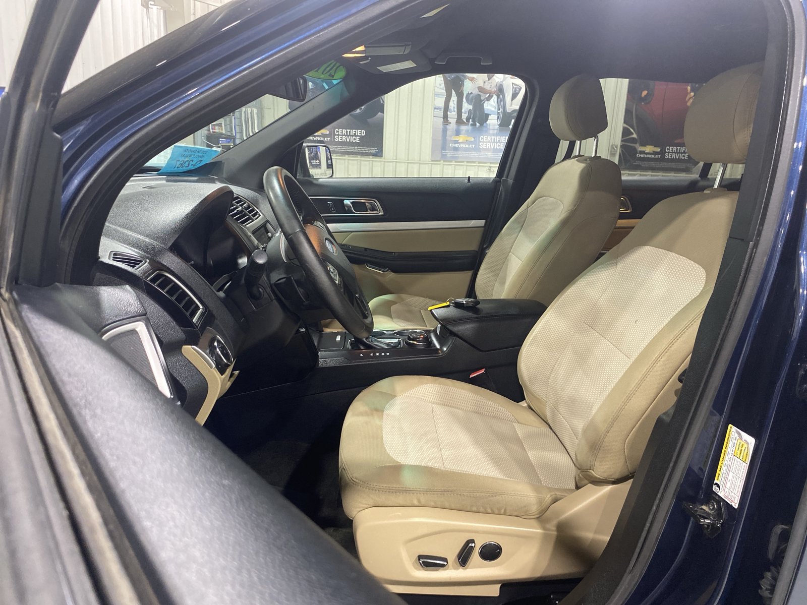 Used 2016 Ford Explorer XLT w/ Equipment Group 201A AWD/4WD image 18
