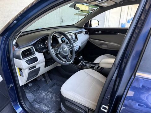 Used 2017 Kia Sorento FWD image 13