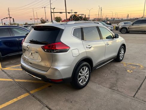 Used 2017 Nissan Rogue SV FWD image 6