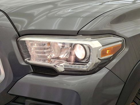 Certified 2017 Toyota Tacoma TRD Sport image 28