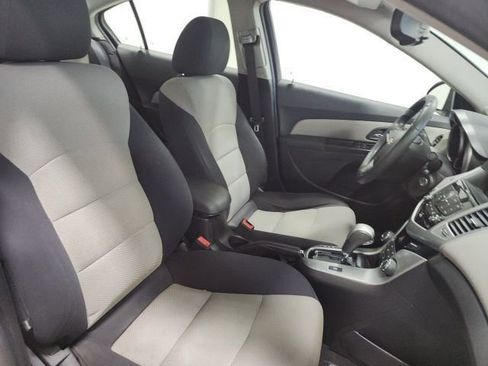 Used 2014 Chevrolet Cruze LS FWD image 5