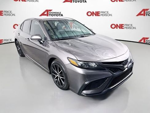 Certified 2022 Toyota Camry SE image 1