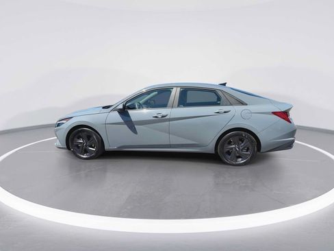 Used 2022 Hyundai Elantra Blue FWD image 5