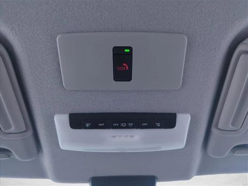 Used 2021 Nissan Kicks SR w/ SR Premium Package image 18