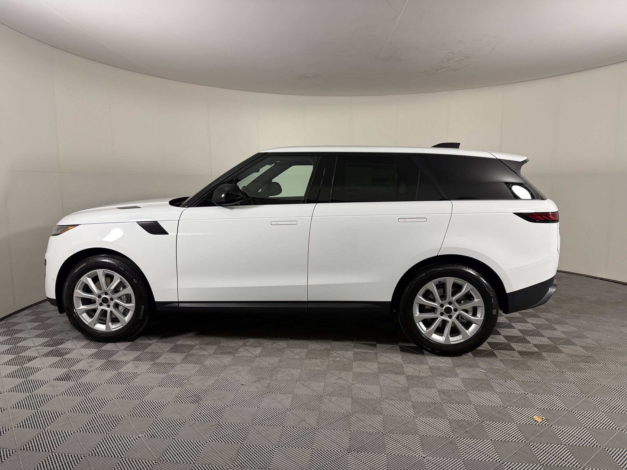 New 2027 Land Rover Range Rover Sport SE AWD/4WD image 26