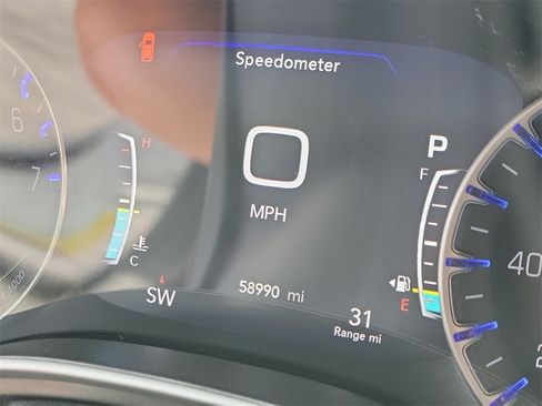 Certified 2024 Chrysler Pacifica Touring-L image 25