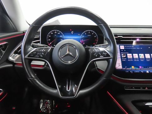 Used 2025 Mercedes-Benz E 350 4MATIC Sedan image 8