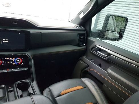 Used 2025 GMC Sierra 2500 AT4 w/ AT4 Premium Plus Package image 15