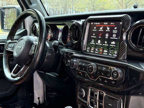 Used 2021 Jeep Gladiator Overland image 17