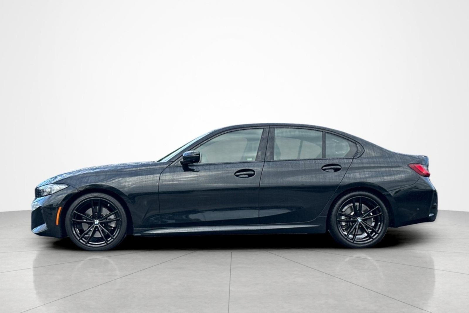 Used 2024 BMW 330i Sedan w/ M Sport Package RWD image 2