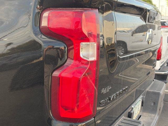 Used 2024 Chevrolet Silverado 2500 High Country w/ High Country Premium Package AWD/4WD image 11