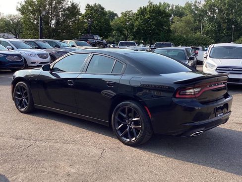 Used 2019 Dodge Charger SXT w/ Blacktop Package image 5