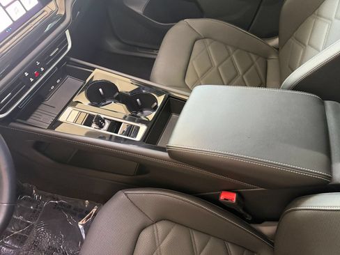 Used 2026 Volkswagen Atlas SE FWD image 39