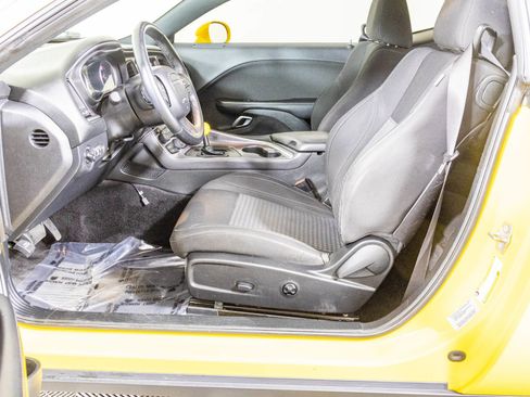 Used 2017 Dodge Challenger R/T image 20