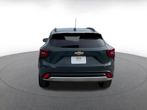 Used 2025 Chevrolet Trax LT w/ LT Convenience Package image 12