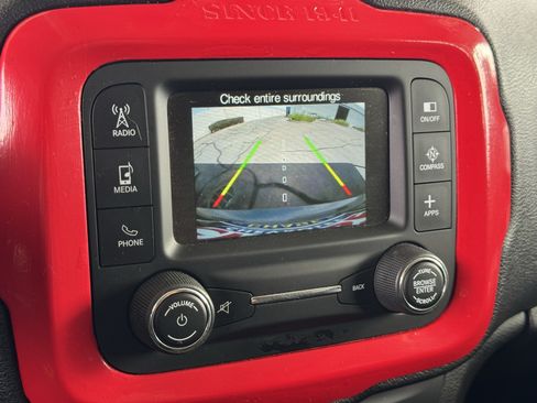 Used 2017 Jeep Renegade Latitude AWD/4WD image 27