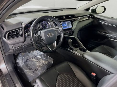 Used 2019 Toyota Camry SE FWD image 9