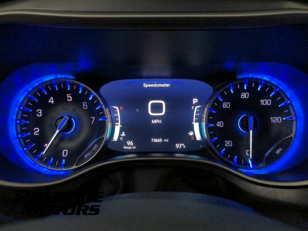 Used 2023 Chrysler Pacifica Touring-L FWD image 15