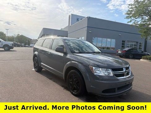 Used 2020 Dodge Journey SE FWD image 1