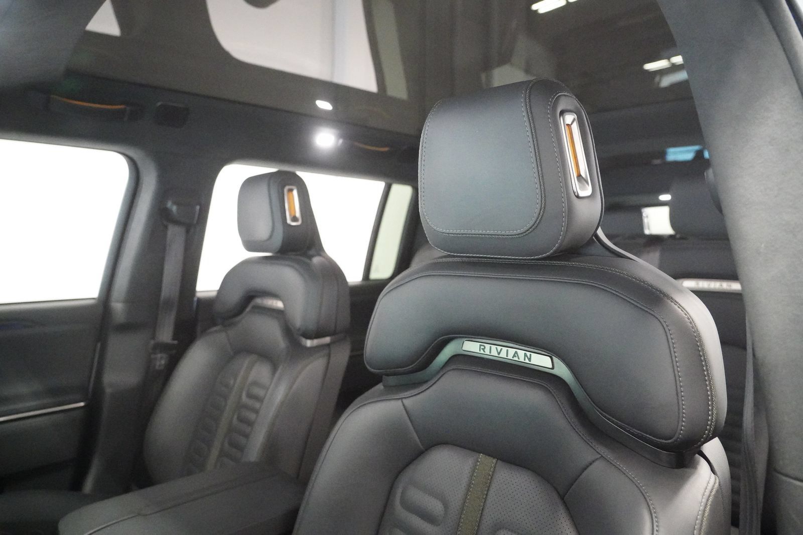 Used 2023 Rivian R1S Launch Edition Quad AWD/4WD image 12