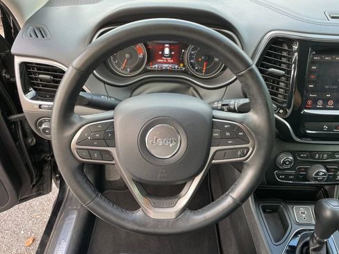 Used 2019 Jeep Cherokee Limited image 26