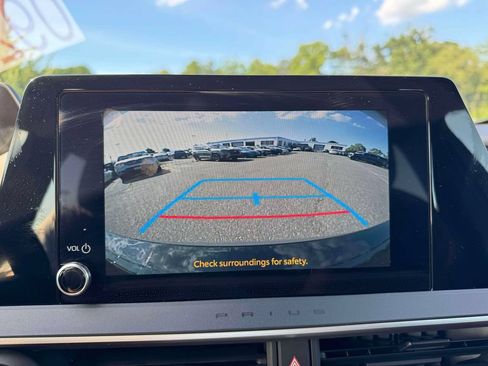 Used 2026 Toyota Prius Plug-In Hybrid FWD image 30