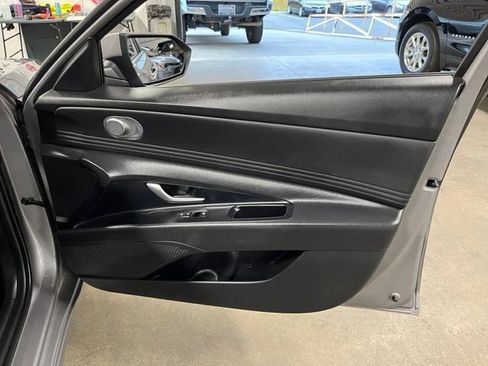 Used 2025 Hyundai Elantra SEL FWD image 13