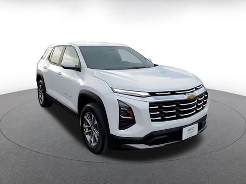 Used 2025 Chevrolet Equinox LT image 3