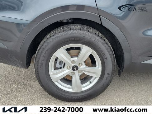 Certified 2023 Kia Sorento LX FWD image 9