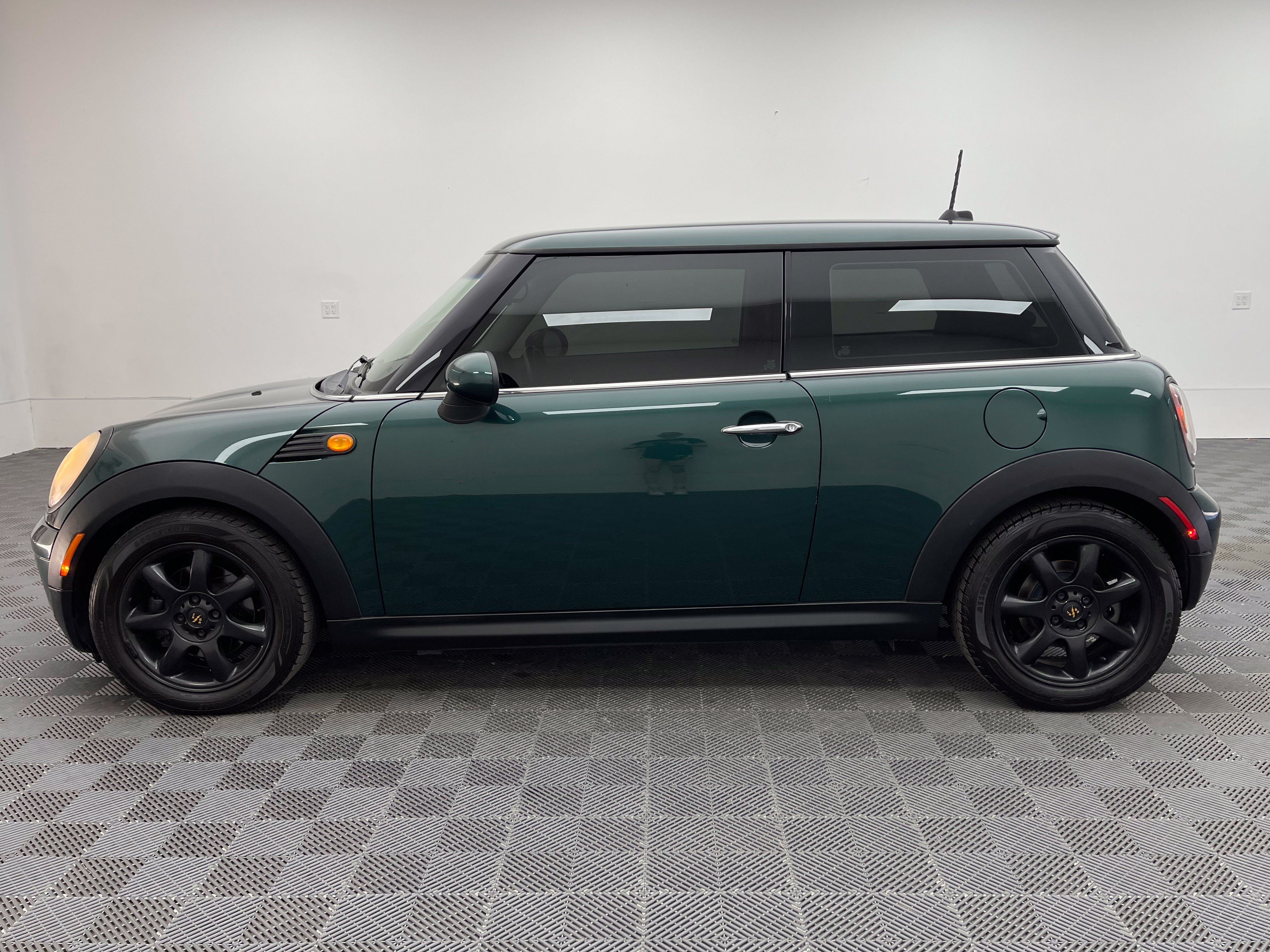 Used 2007 MINI Cooper Hardtop FWD image 9