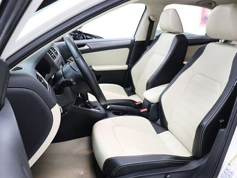 Used 2013 Volkswagen Jetta SEL FWD image 11