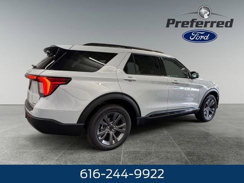 New 2026 Ford Explorer Active AWD/4WD image 17