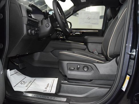 New 2025 Chevrolet Suburban Premier image 38