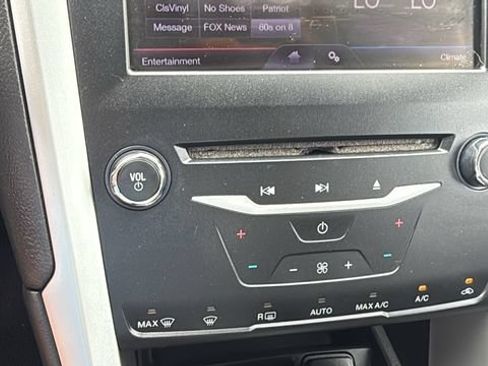 Used 2013 Ford Fusion SE FWD image 21