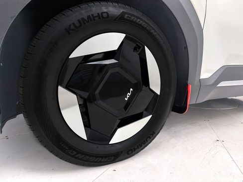 Used 2024 Kia EV9 Light Long Range image 14