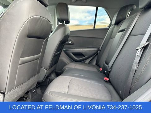 Used 2022 Chevrolet Trax LT w/ LT Convenience Package image 22