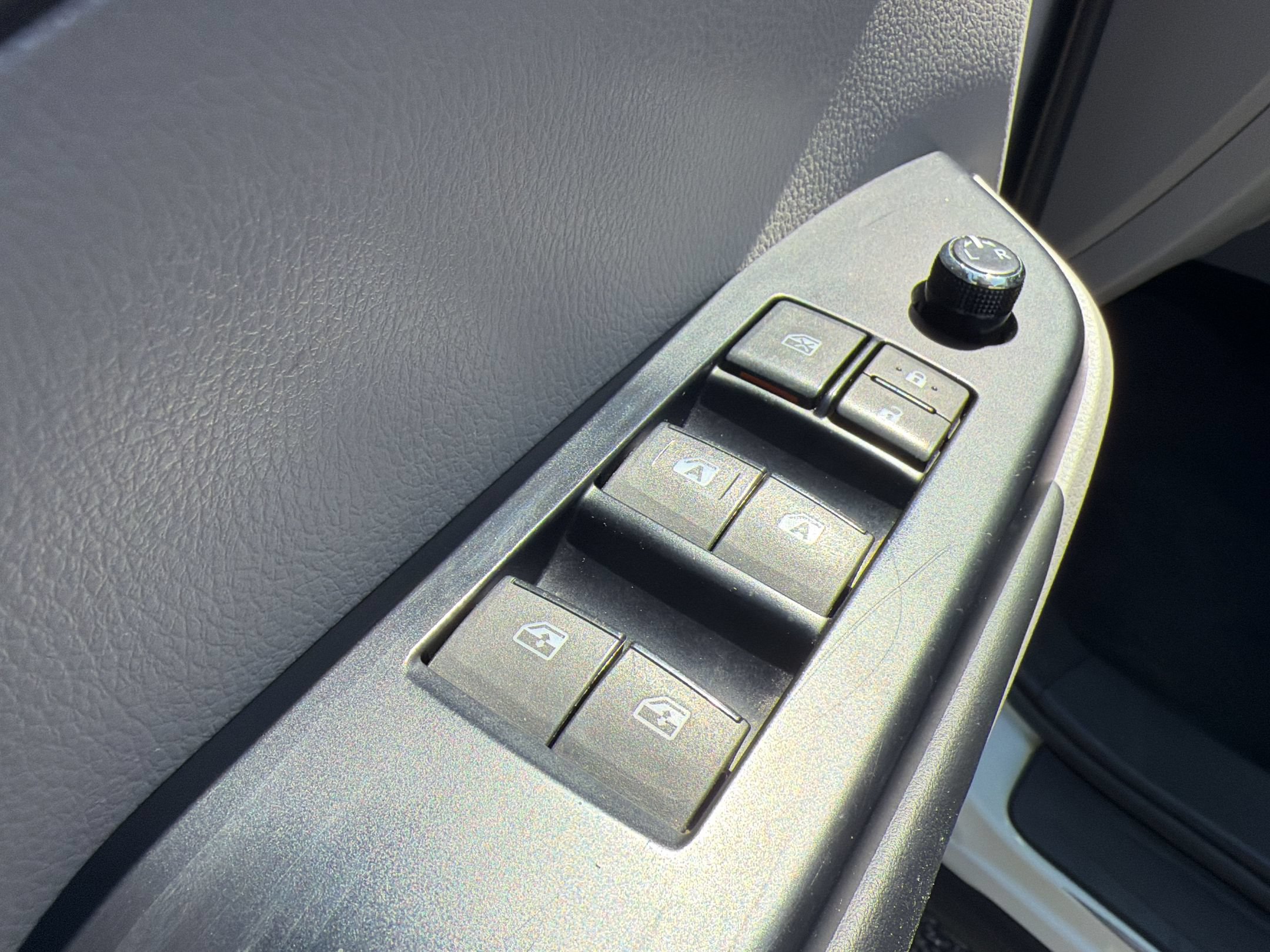 Used 2019 Toyota Highlander XLE FWD image 29