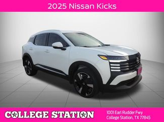 Used 2025 Nissan Kicks SR FWD video 1