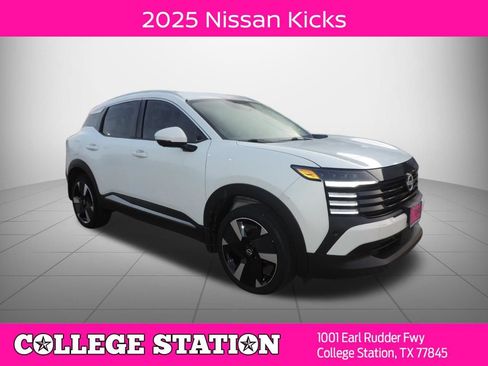 Used 2025 Nissan Kicks SR FWD image 1