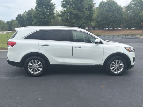 Used 2016 Kia Sorento LX AWD/4WD image 9