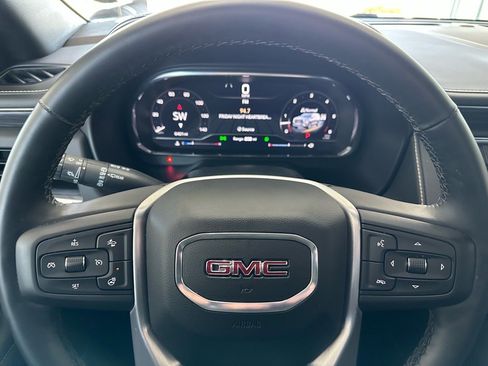 Used 2024 GMC Yukon XL SLT w/ SLT Luxury Package image 33