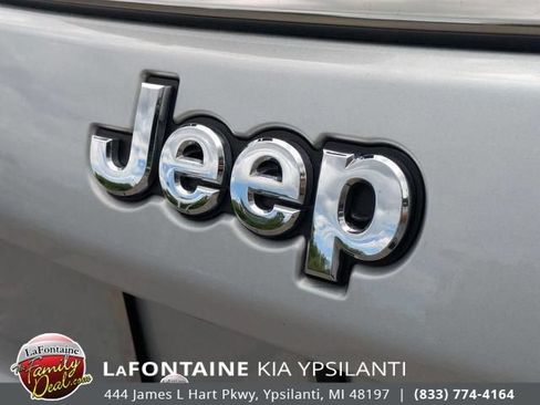 Used 2025 Jeep Compass Limited AWD/4WD image 9