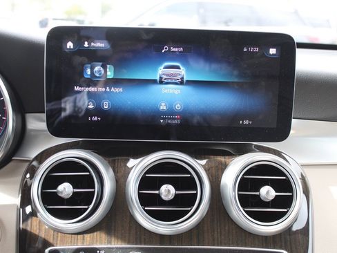 Certified 2022 Mercedes-Benz GLC 300 4MATIC w/ Driver Assistance Package image 22