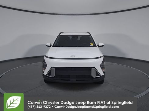 Used 2025 Hyundai Kona SEL AWD/4WD image 5