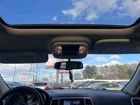 Used 2012 Jeep Grand Cherokee Laredo image 11