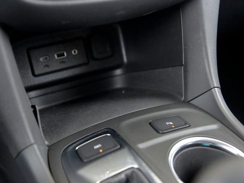 Used 2023 Chevrolet Equinox LT image 25