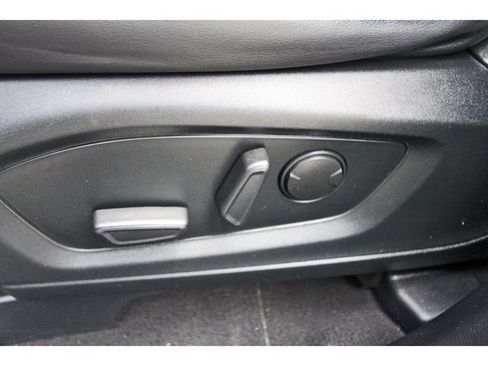 Used 2022 Ford Explorer XLT w/ Equipment Group 202A RWD image 28