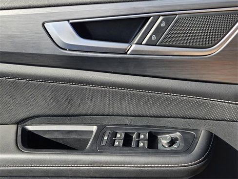 Certified 2025 Volkswagen Atlas Cross Sport SE image 29