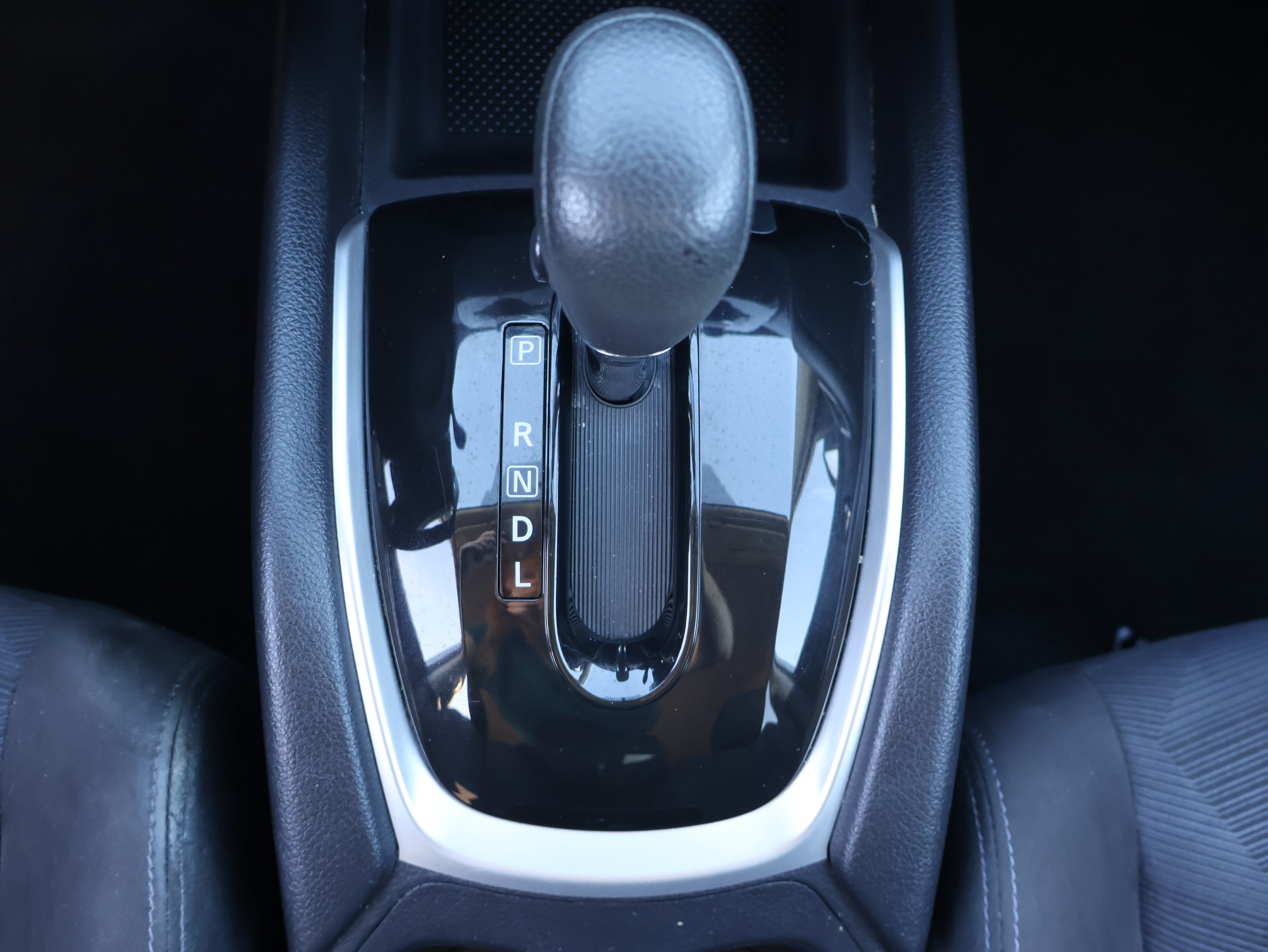 Used 2015 Nissan Rogue SV AWD/4WD image 19