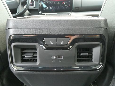 Certified 2022 GMC Sierra 1500 AT4 w/ AT4 Premium Package AWD/4WD image 22